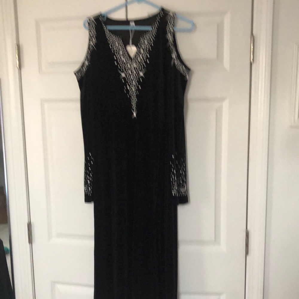 Black Sleeveless V-Neck Maxi Gown for Cocktail